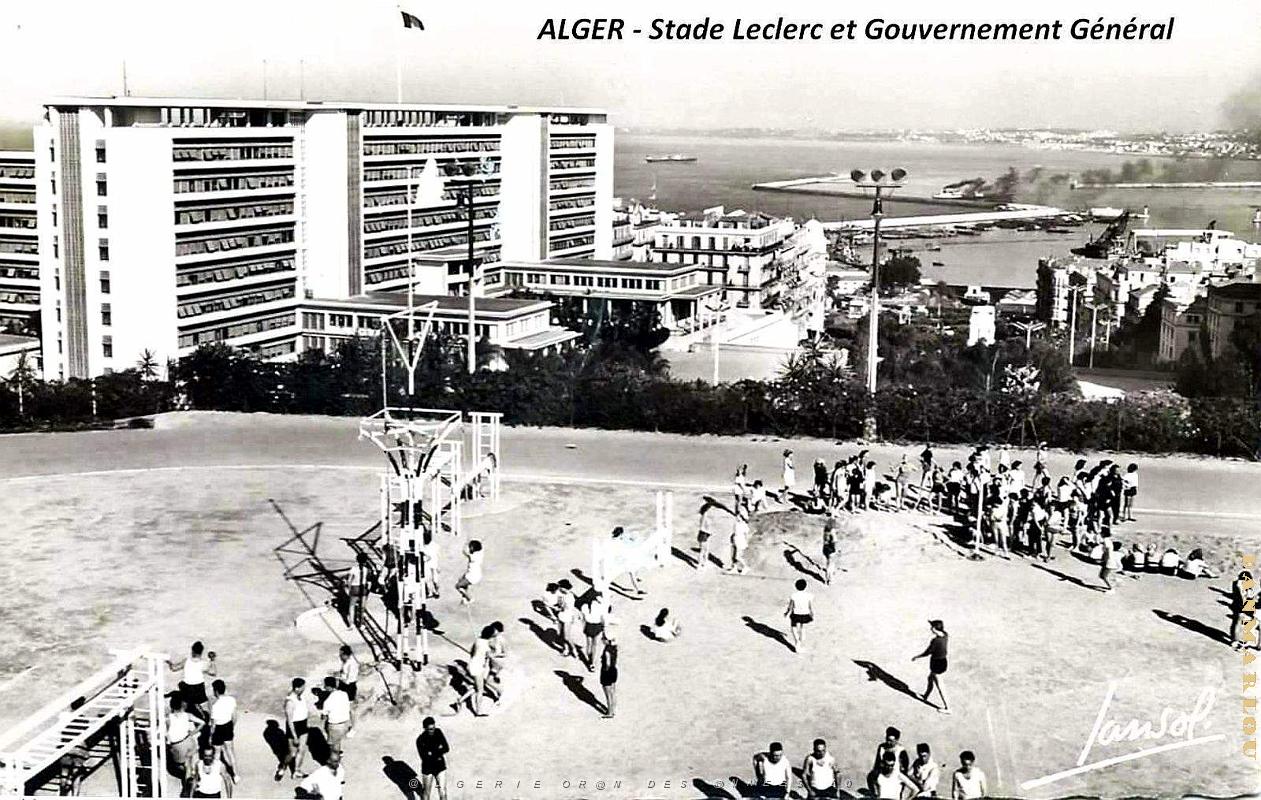 Alger - Stade Leclerc et Gouvernement general.jpg
